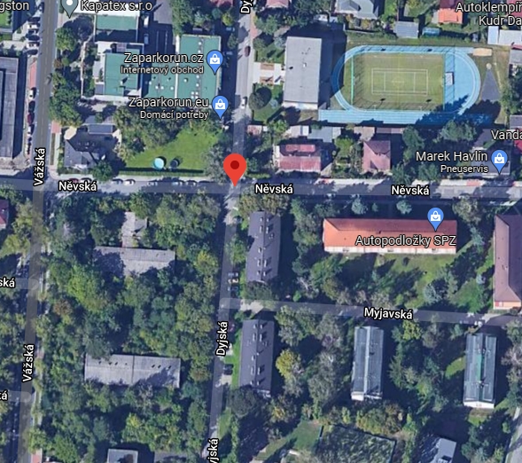 Chodn&iacute;k v ulici Něvsk&aacute;