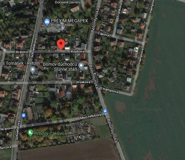 Chodn&iacute;k v ulici Koubova