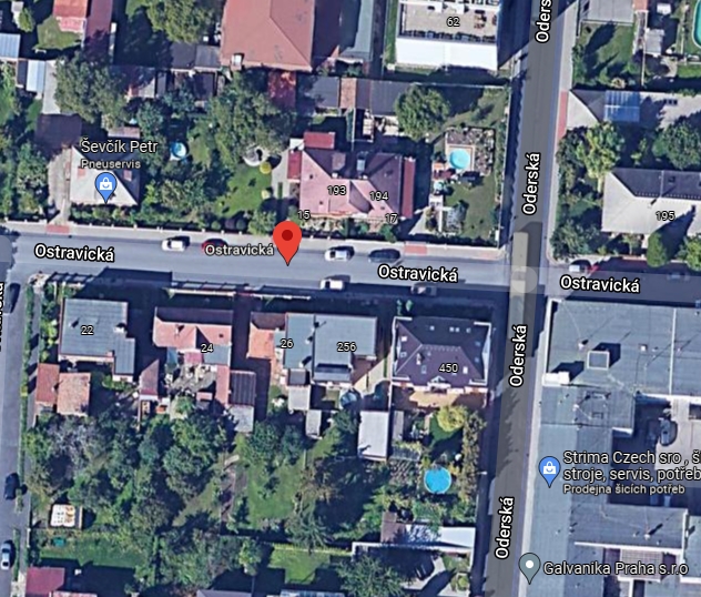 Chodn&iacute;k v ulici Ostravick&aacute;